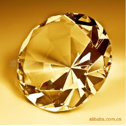 浦江晶常在 匠心独运的水晶烛台工艺美学